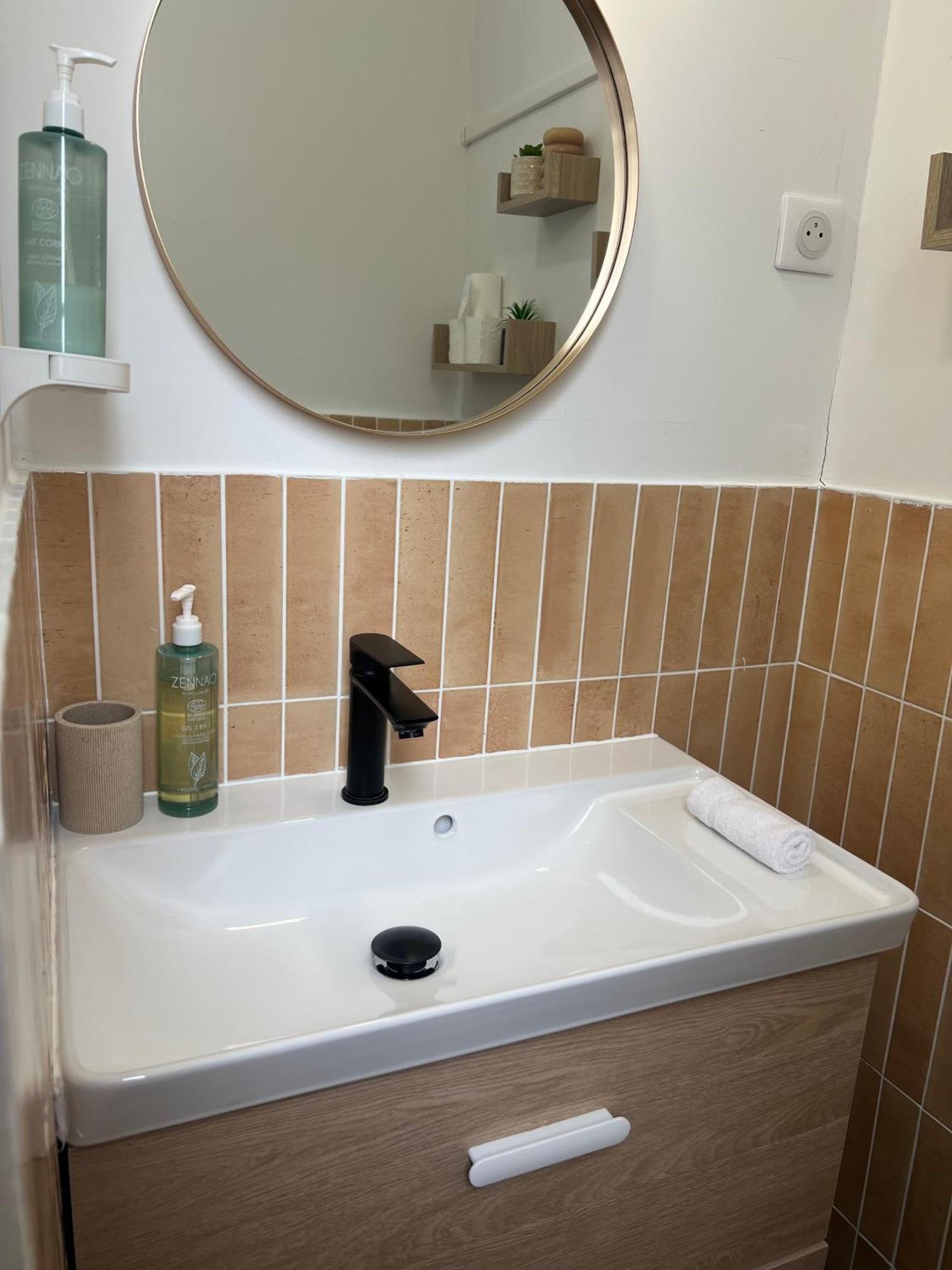 "Le Charleville", Superbe Appartement, Gare De Nevers, Service Premium By Primo C0Nciergerie Luaran gambar